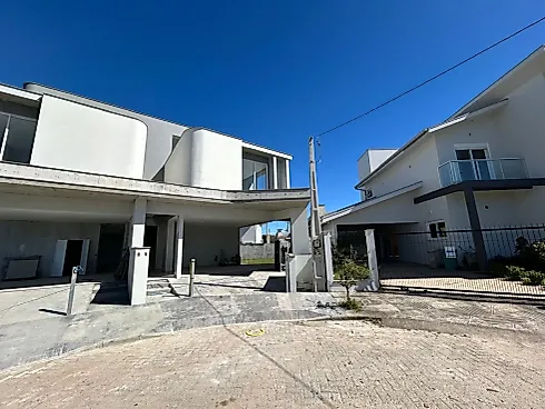 Casa 4 Dormitórios sendo 2 Suítes 2 Demi Suíte com Terraço - Casa em Campeche, Florianópolis - Foto 1