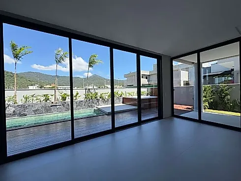 Casa Alto Padrão em Condomínio Fechado com 4 Suítes e 4 Vagas de Garagem em Camboriú/SC - Casa em Santa Regina, Camboriú - Foto 4