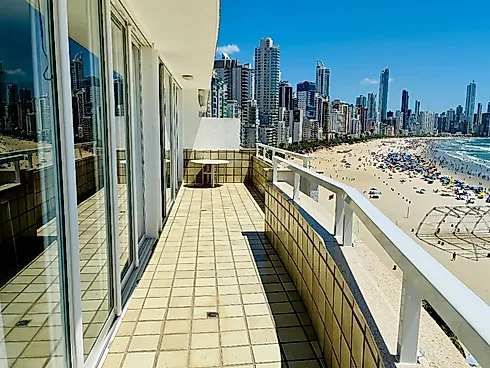 Frente Mar com 3 Dormitórios sendo 1 Suíte e 2 Vagas, Vista Panorâmica da Orla de Balneário Camboriú - Apartamento em Centro, Balneário Camboriú - Foto 2