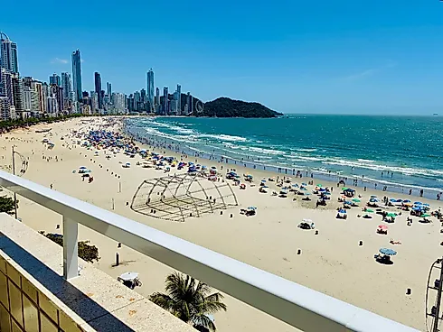 Frente Mar com 3 Dormitórios sendo 1 Suíte e 2 Vagas, Vista Panorâmica da Orla de Balneário Camboriú - Apartamento em Centro, Balneário Camboriú - Foto 4