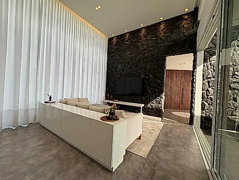 Casa Mobiliada em Condomínio Fechado com 3 Suítes e 6 Vagas de Garagem em Camboriú/SC - Casa em Santa Regina, Camboriú - Foto 1