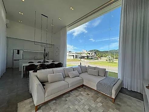 Casa Mobiliada em Condomínio Fechado com 3 Suítes e 6 Vagas de Garagem em Camboriú/SC - Casa em Santa Regina, Camboriú - Foto 2