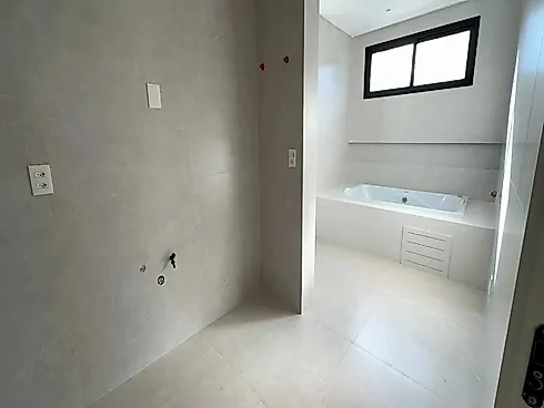 Casa Nova Alto Padrão Condomínio Caledônia com 4 Suítes, sendo 1 no Piso Térreo - Foto 17