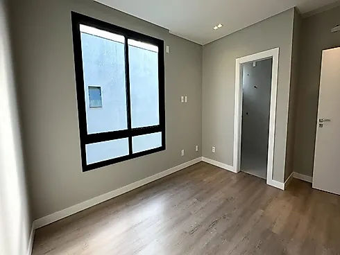 Casa Nova Alto Padrão Condomínio Caledônia com 4 Suítes, sendo 1 no Piso Térreo - Foto 18