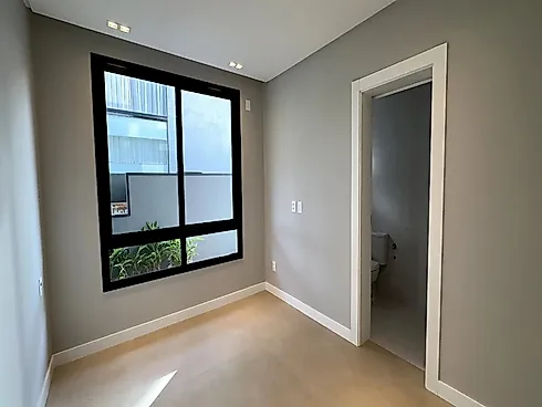 Casa Nova Alto Padrão Condomínio Caledônia com 4 Suítes, sendo 1 no Piso Térreo - Foto 9