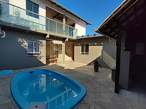 Casa com 3 Dormitórios sendo 1 Suíte e 2 Vagas de Garagem no Bairro São Judas Itajai/SC