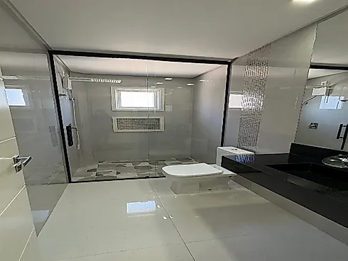 Casa Mobiliada no Condomínio Caledônia com 4 Dormitórios sendo 3 Suítes e 4 Vagas em Camboriú - Foto 11