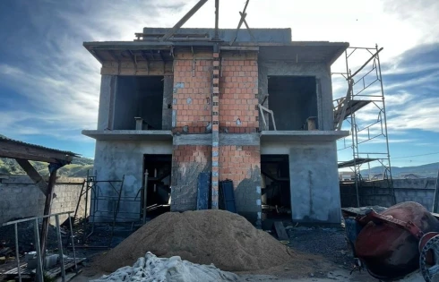 Sobrado geminado em Antonio Carlos, Antônio Carlos