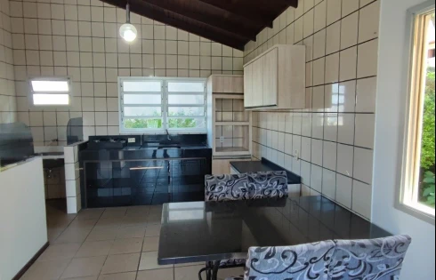 Vende-SE Casa de 2 Pavimentos com 5 Quartos em Ótima Localização na Praia do Santinho - Foto 15