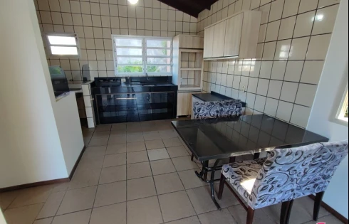 Vende-SE Casa de 2 Pavimentos com 5 Quartos em Ótima Localização na Praia do Santinho - Foto 16
