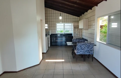 Vende-SE Casa de 2 Pavimentos com 5 Quartos em Ótima Localização na Praia do Santinho - Foto 17