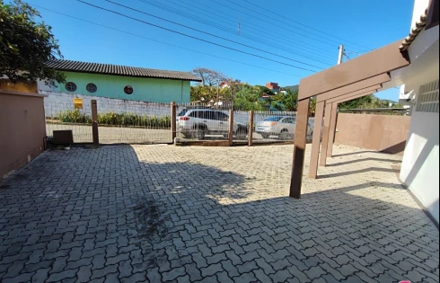 Vende-SE Casa de 2 Pavimentos com 5 Quartos em Ótima Localização na Praia do Santinho - Foto 28