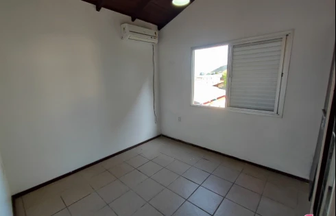 Vende-SE Casa de 2 Pavimentos com 5 Quartos em Ótima Localização na Praia do Santinho - Foto 6