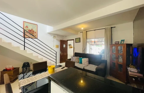 Sobrado geminado em Forquilhas, São José