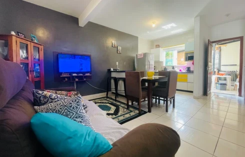 Sobrado geminado em Forquilhas, São José