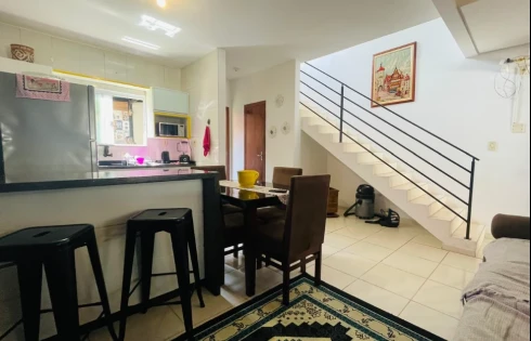 Sobrado geminado em Forquilhas, São José
