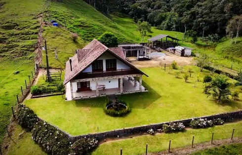 Sítio em Fazenda de Lourdes, Águas Mornas
