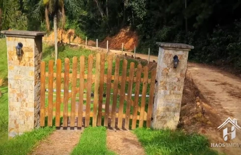 Sítio em Fazenda de Lourdes, Águas Mornas