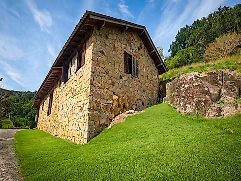Sítio na Ilha da Magia, Florianópolis -SC | Casa Toda em Pedra!
