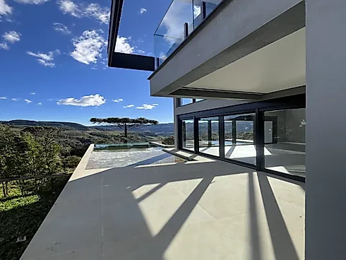Refúgio Exclusivo em Alfredo Wagner/SC: Empreendimento de Cabanas com Vista para Cachoeiras em 14,6 Hectares