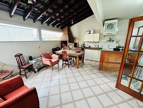 Casa 3 Quartos com 1 Suíte e 162m² - Vianelo