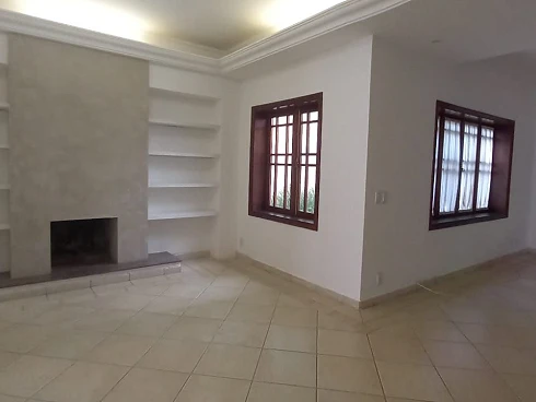 Sobrado de 393 m² com 4 Suítes em Condomínio de Apenas 5 Casas. - Foto 2