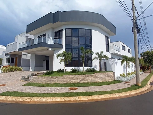 Casa à Venda com 3 Suítes no Swiss Park - Campinas SP