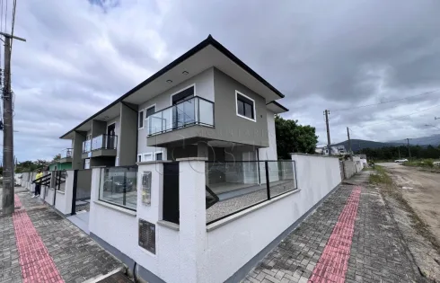 Sobrado Geminado com 3 quartos em Praia da Pinheira, Palhoça