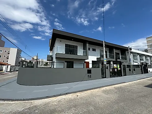 Sobrado Geminado com 2 quartos em Pagani, Palhoça