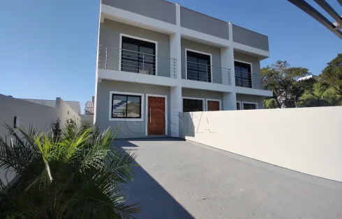 Sobrado Geminado com 3 quartos em Aririú, Palhoça