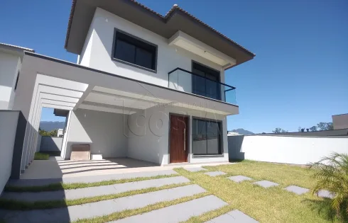 Sobrado Geminado com 3 quartos em Vila Becker, Santo Amaro da Imperatriz