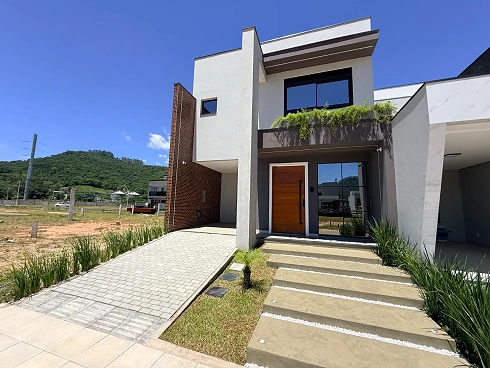 Sobrado Geminado com 3 quartos em Deltaville, Biguaçu