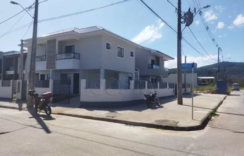 Casa Geminada com 3 quartos em Potecas, 