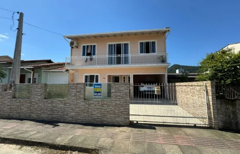 Sobrado Geminado com 4 quartos em São Sebastião, Palhoça