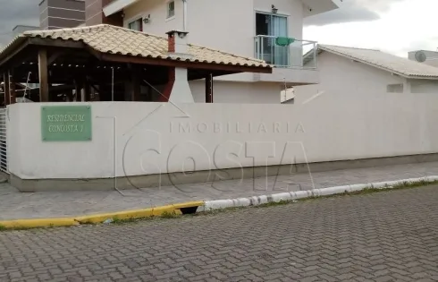 Sobrado Geminado com 2 quartos em Areias, Tijucas