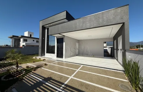 Casa com 3 quartos em Loteamento Guarda do Tabuleiro, Palhoça