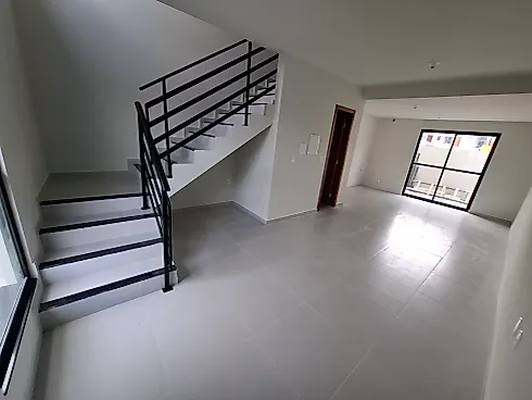 Sobrado geminado em Forquilhas, São José