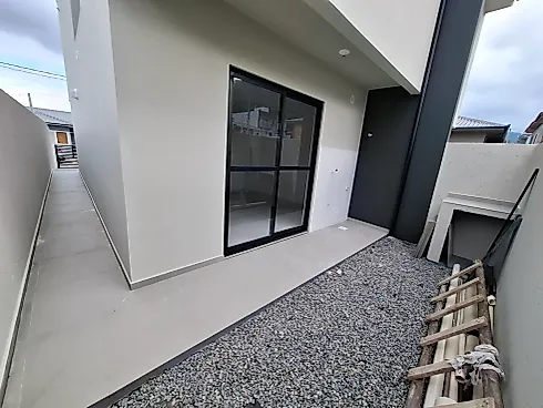 Sobrado geminado em Forquilhas, São José