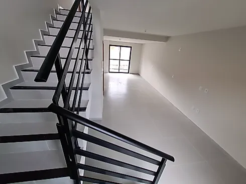 Sobrado geminado em Forquilhas, São José