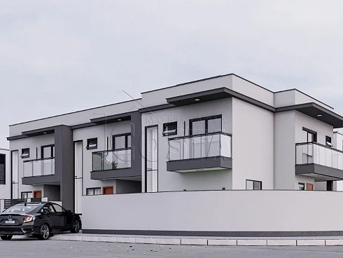 Sobrado Geminado com 3 quartos em Potecas, São José