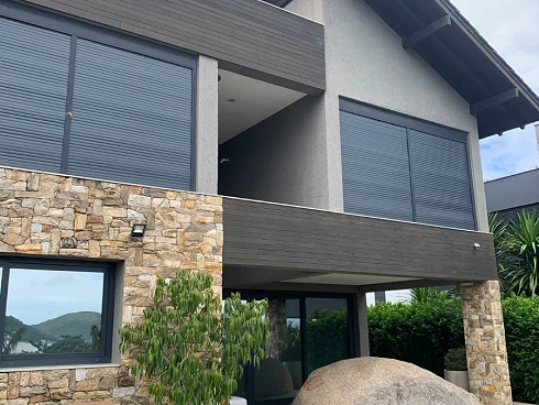 Viva o Luxo: Casa com Vista Mar, Elevador, Sauna e Piscina