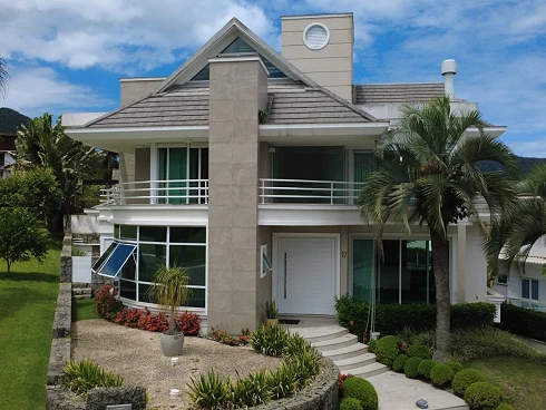 Em Cacupé, 500 m², 4 Suítes, Piscina, Cinema e Sala de Jogos