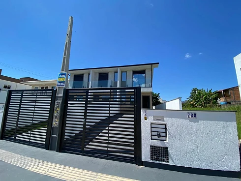 Sobrado geminado em Aririú, Palhoça