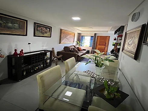 Sobrado geminado em Forquilhas, São José