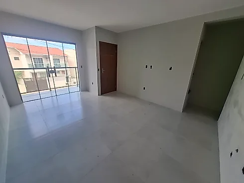 Sobrado geminado em Potecas, São José