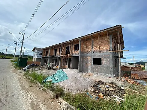 Sobrado geminado em Potecas, São José