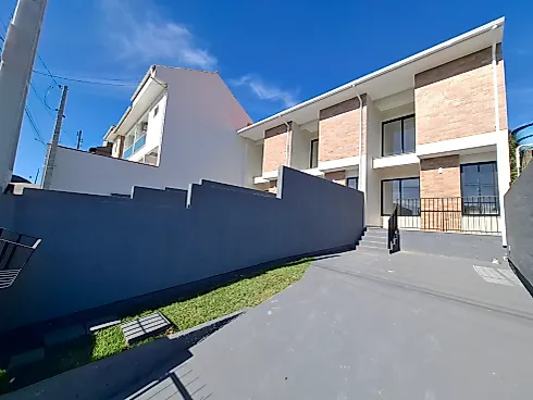 Sobrado geminado em Serraria, São José