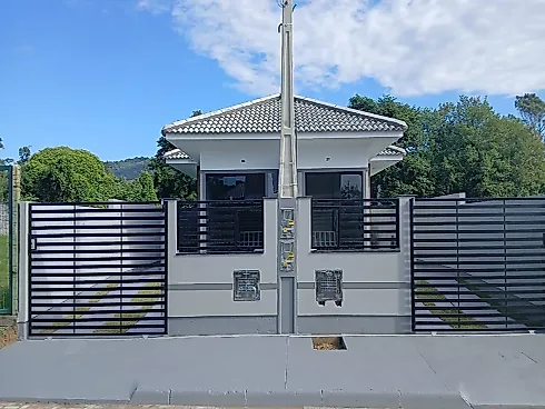 Casa Geminada com 2 quartos em Forquilhas, São José