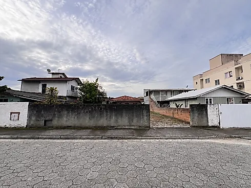 Terreno Plano de 300 m² à Venda em Palhoça – Excelente para Moradia ou Investimento - Terreno em Passa Vinte, Palhoça - Foto 1