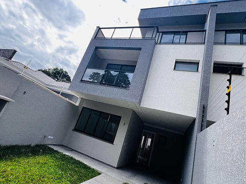 Sobrado Geminado 4 Quartos com 3 Suítes e 156m² - Santa Felicidade